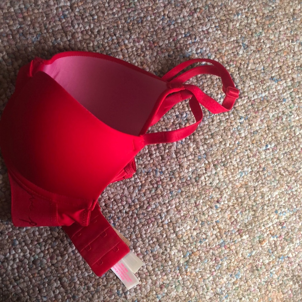 Victoria secret bra size 28 B new with tags
